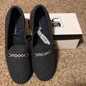 NIB Basic Edition Footwear Charcoal Loafers with Silver Accent Size 10